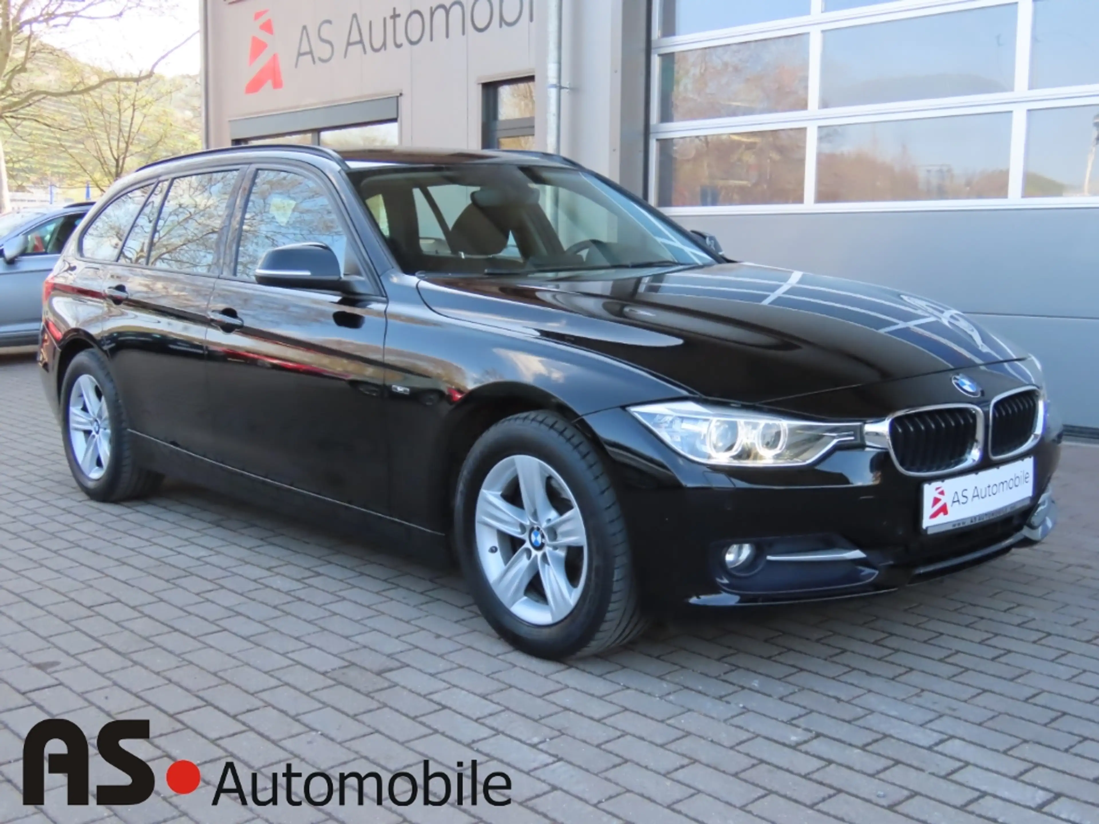 BMW 316 d Touring Bi-Xenon*Navi*SHZ*PDCv+h*8-fach