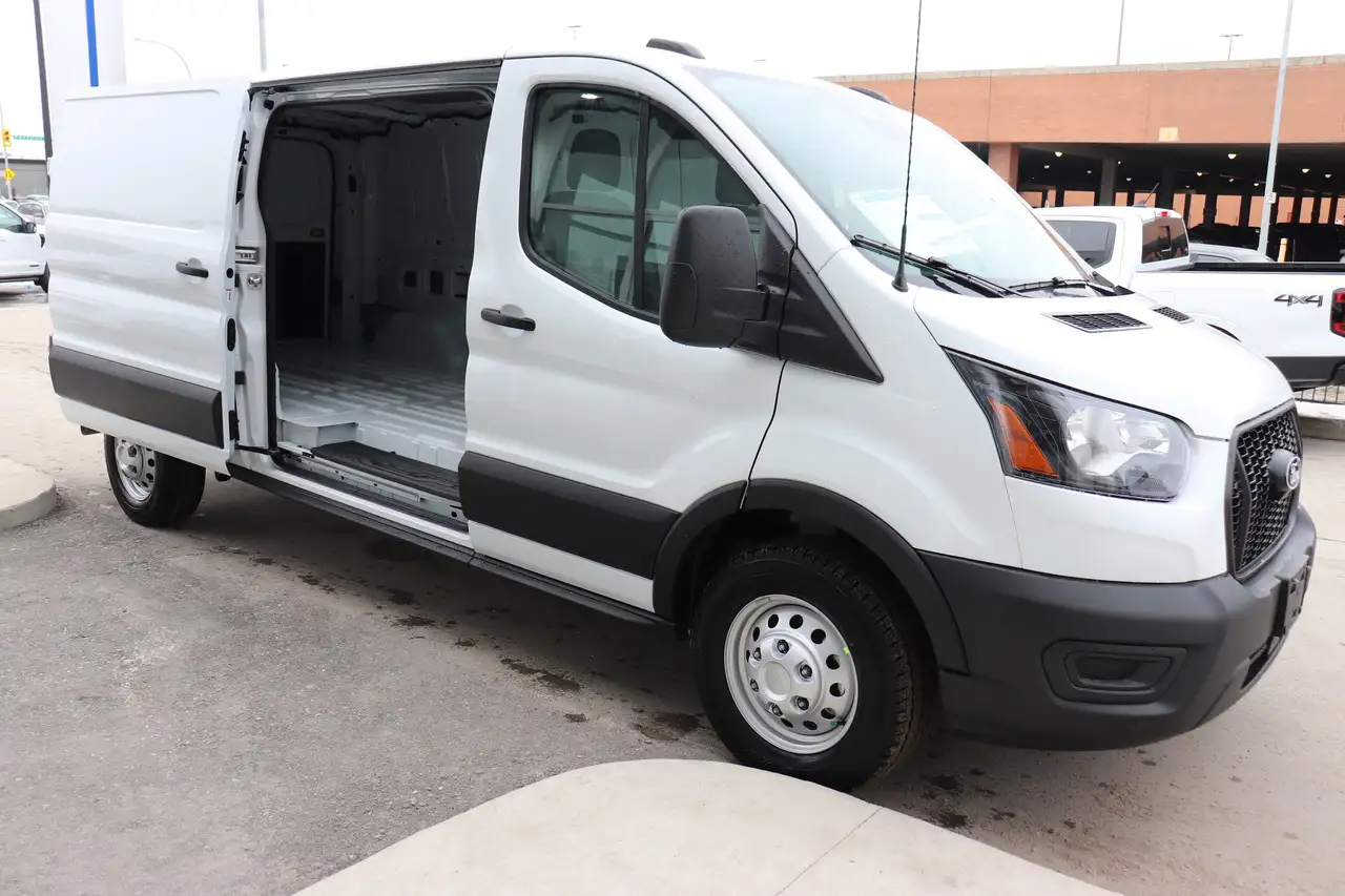 Ford Transit Cargo Van снимка Ford Transit Cargo Van