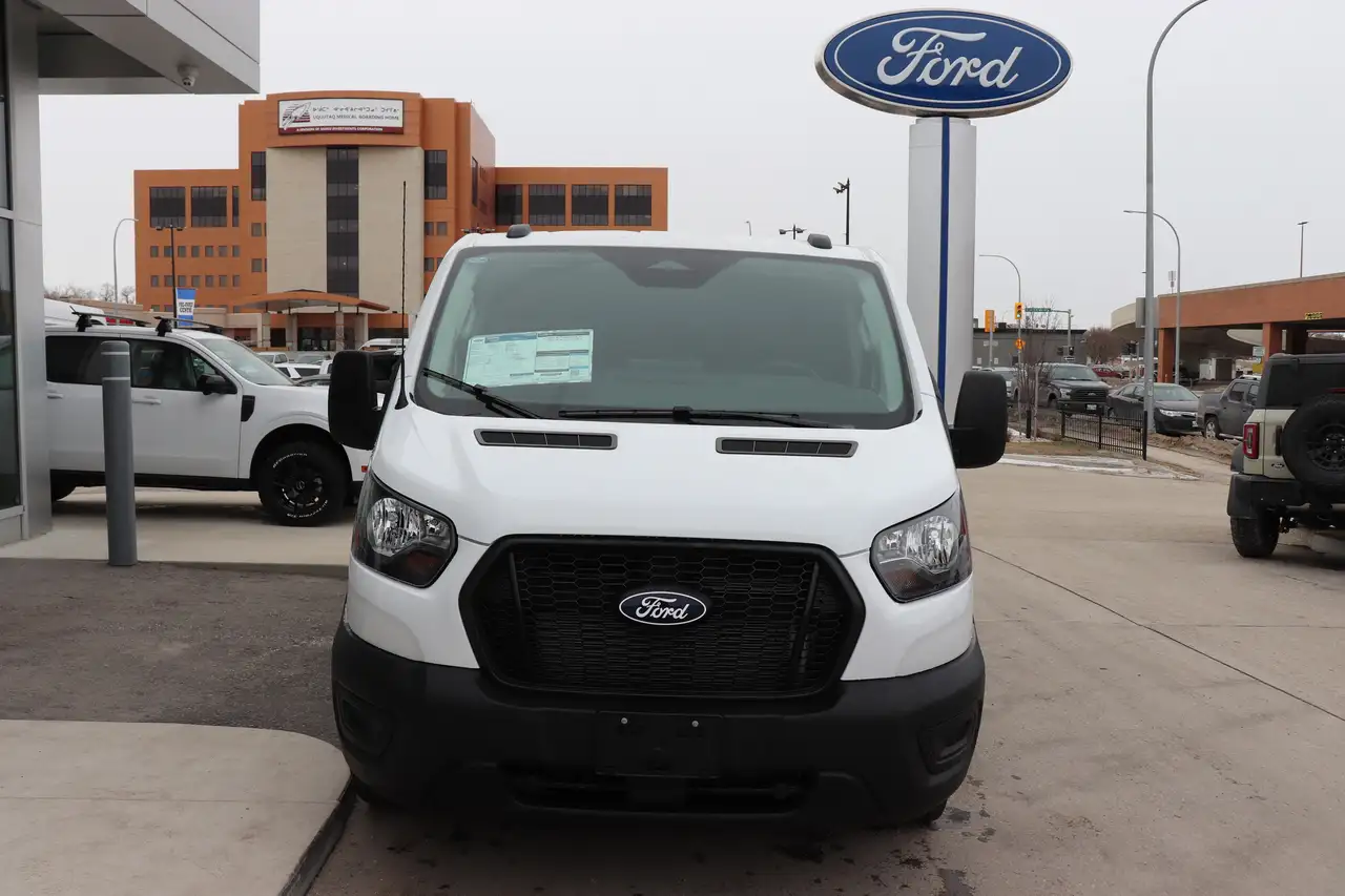 Ford Transit Cargo Van снимка Ford Transit Cargo Van