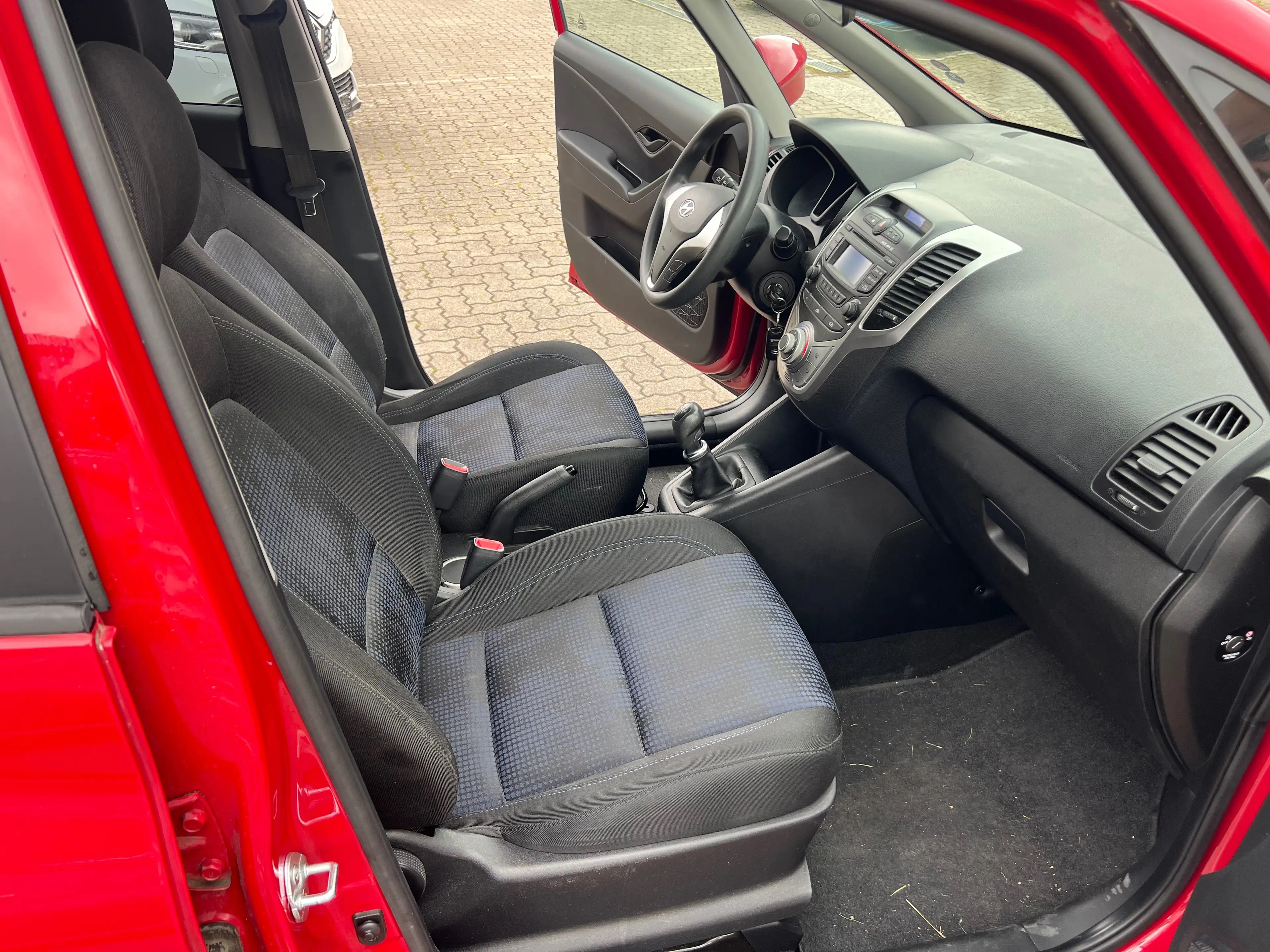 Hyundai iX20 FIFA world Cup Edition — photo 10