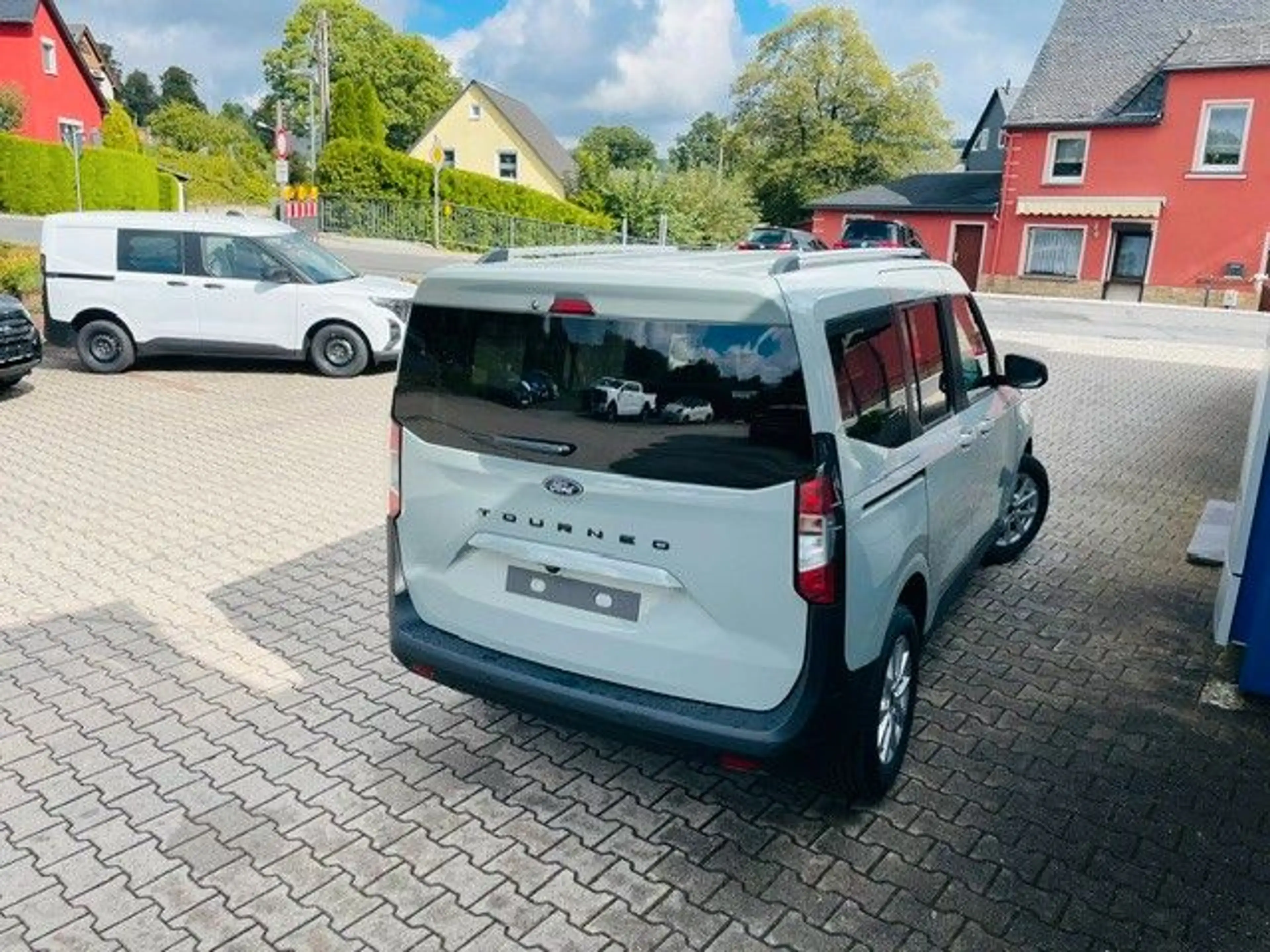 Ford Tourneo Courier Titanium Aktion — photo 3