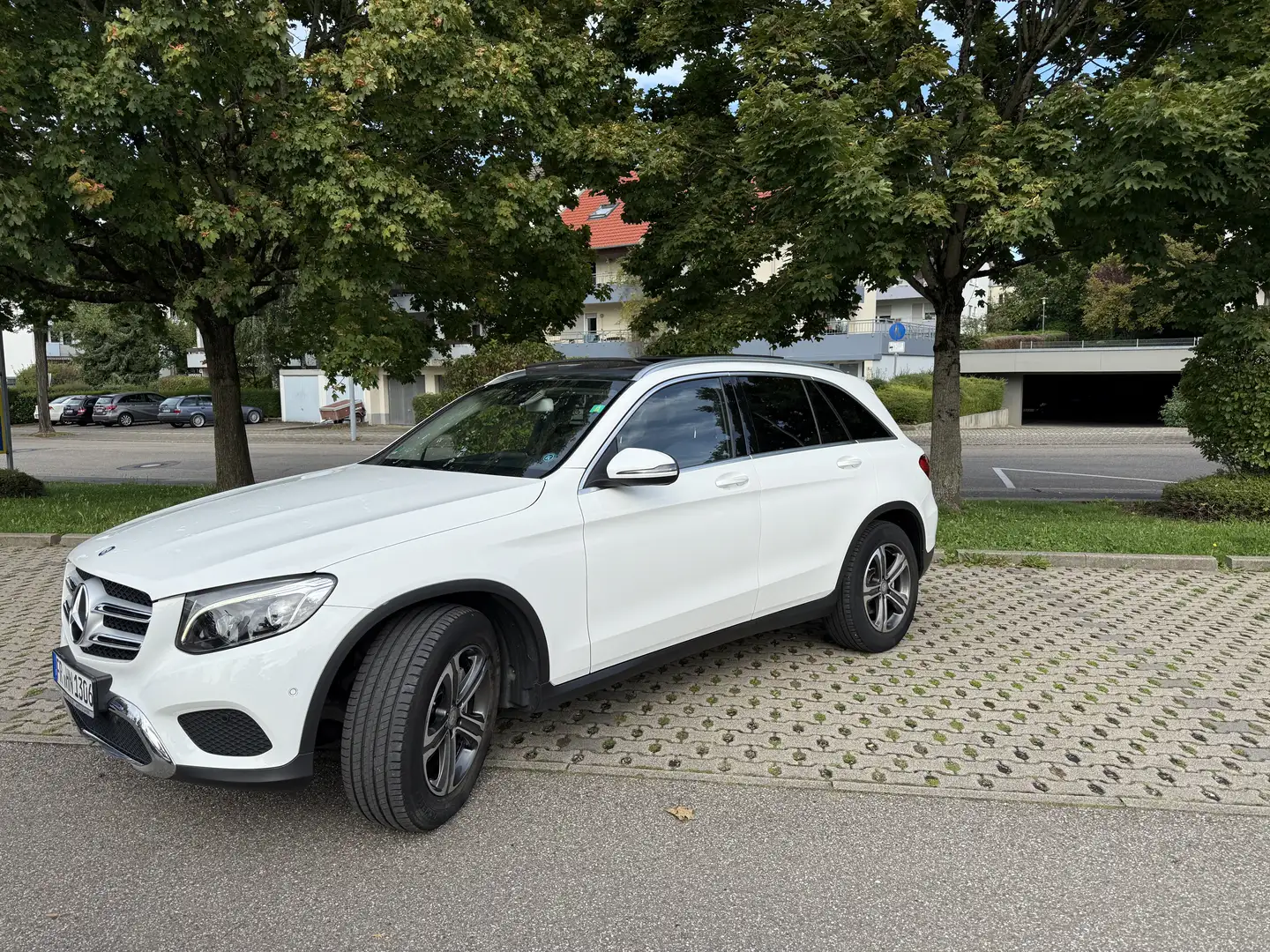 Mercedes-Benz GLC 220 GLC 220 d 4Matic amg line Weiß - 2