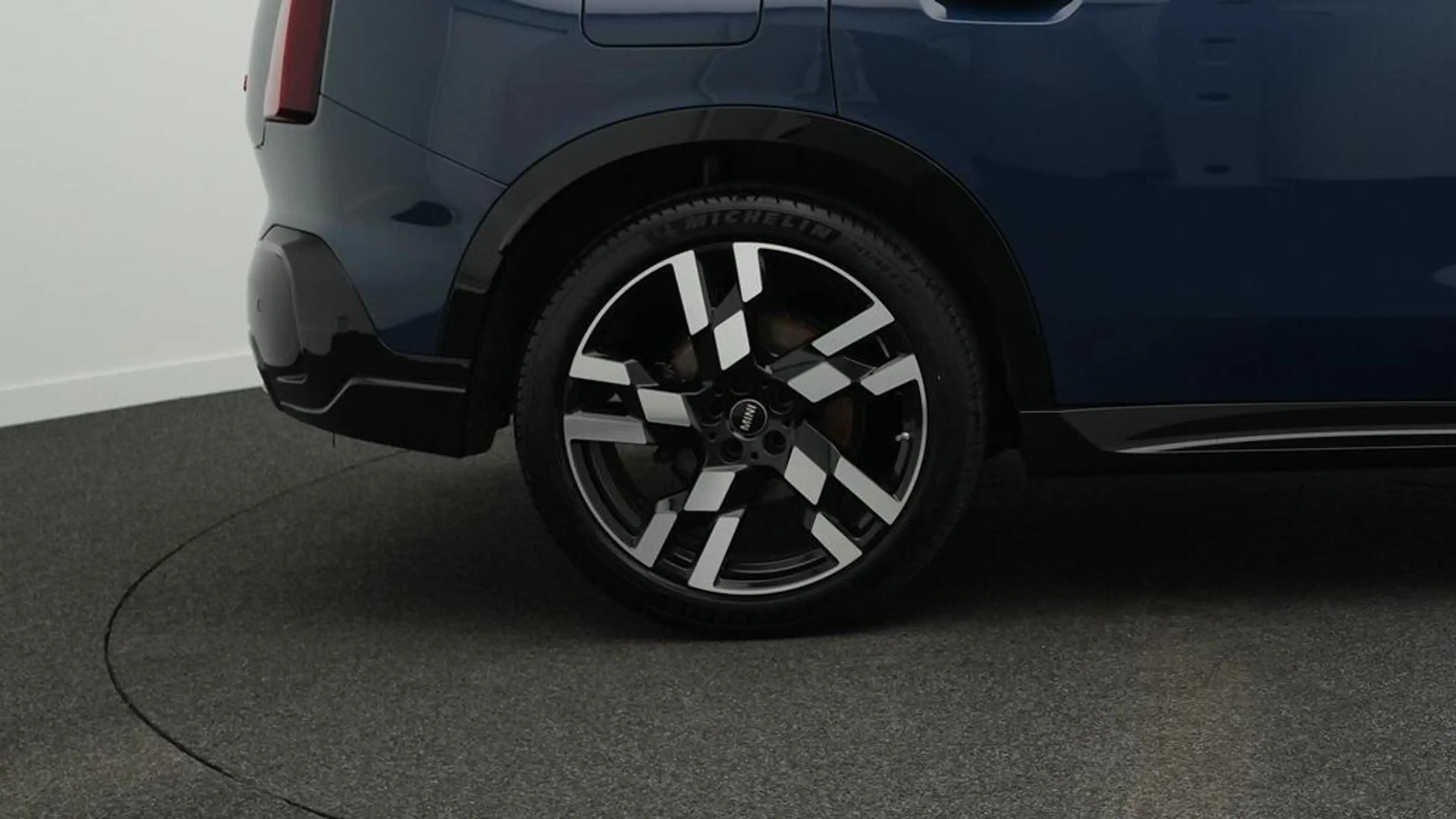 MINI Countryman S All4 John Cooper Works Trim — photo 11