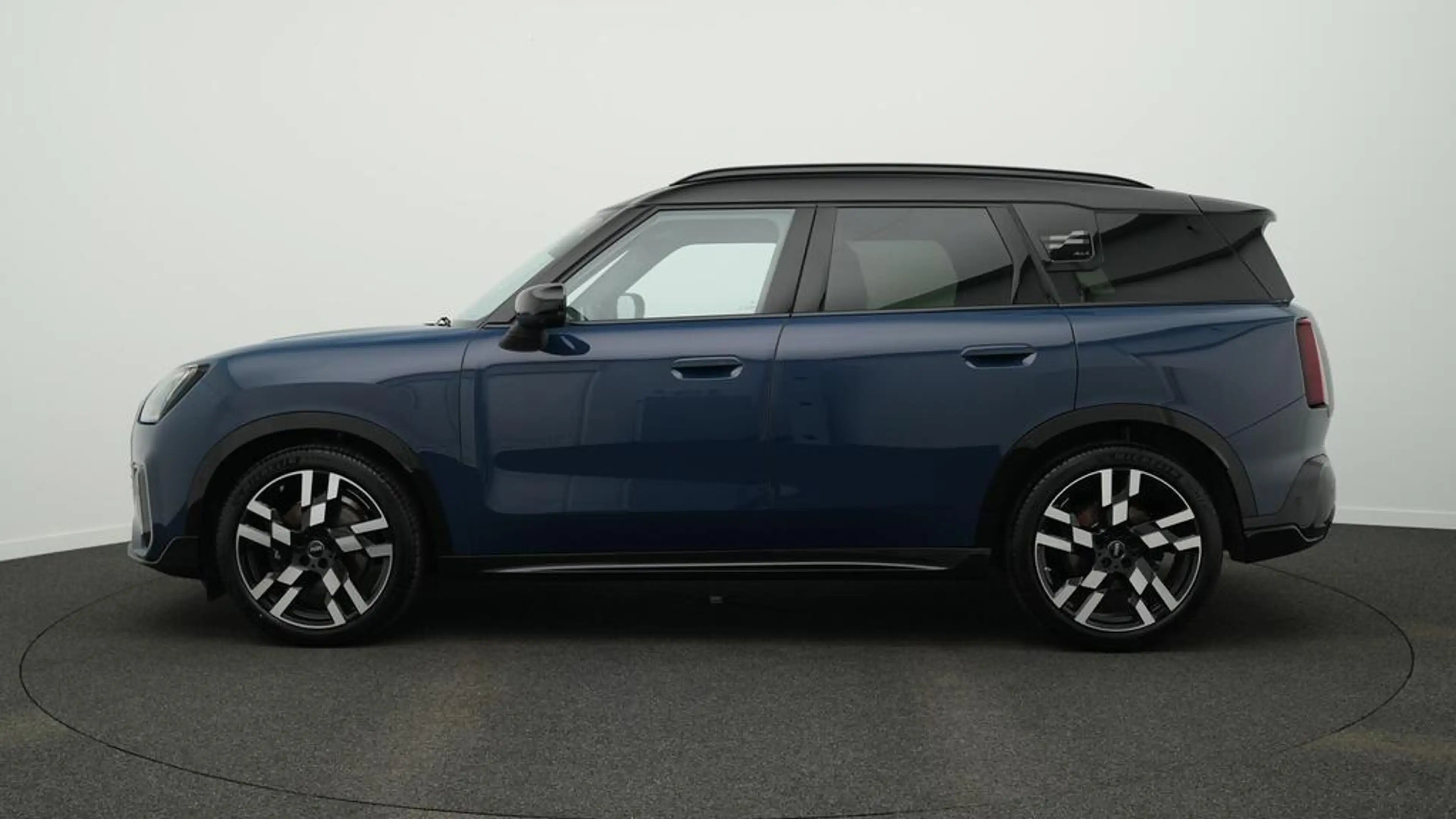 MINI Countryman S All4 John Cooper Works Trim — photo 3