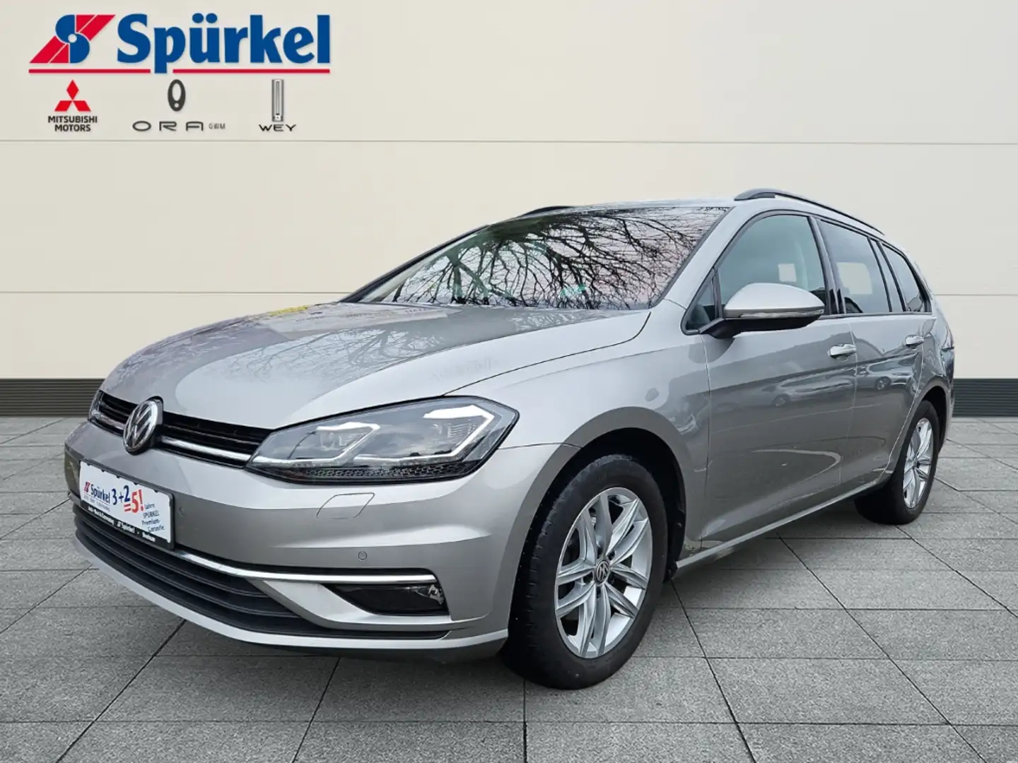 Volkswagen Golf VII Comfortline, Navigation, Bluetooth Silber - 1
