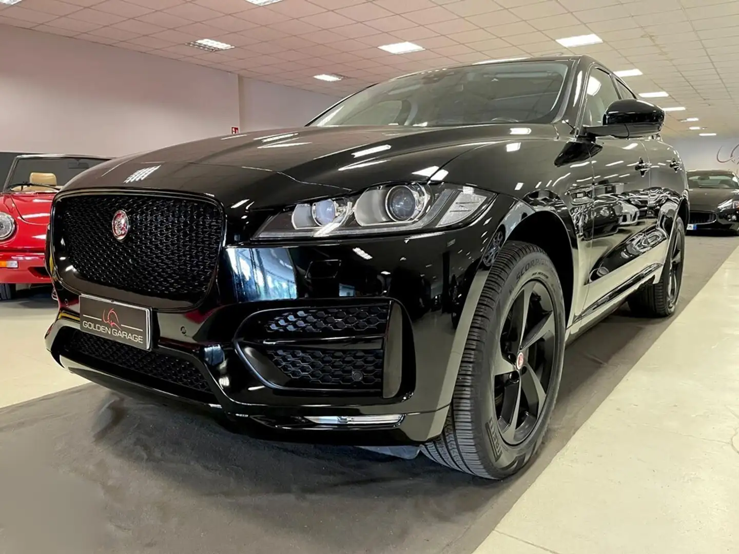 Jaguar F-Pace 2.0 D 180 CV AWD R-Sport Nero - 2