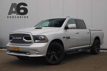 1500 5.7 V8 4x4 Quad Cab 6'4 Laramie Silver / Blac
