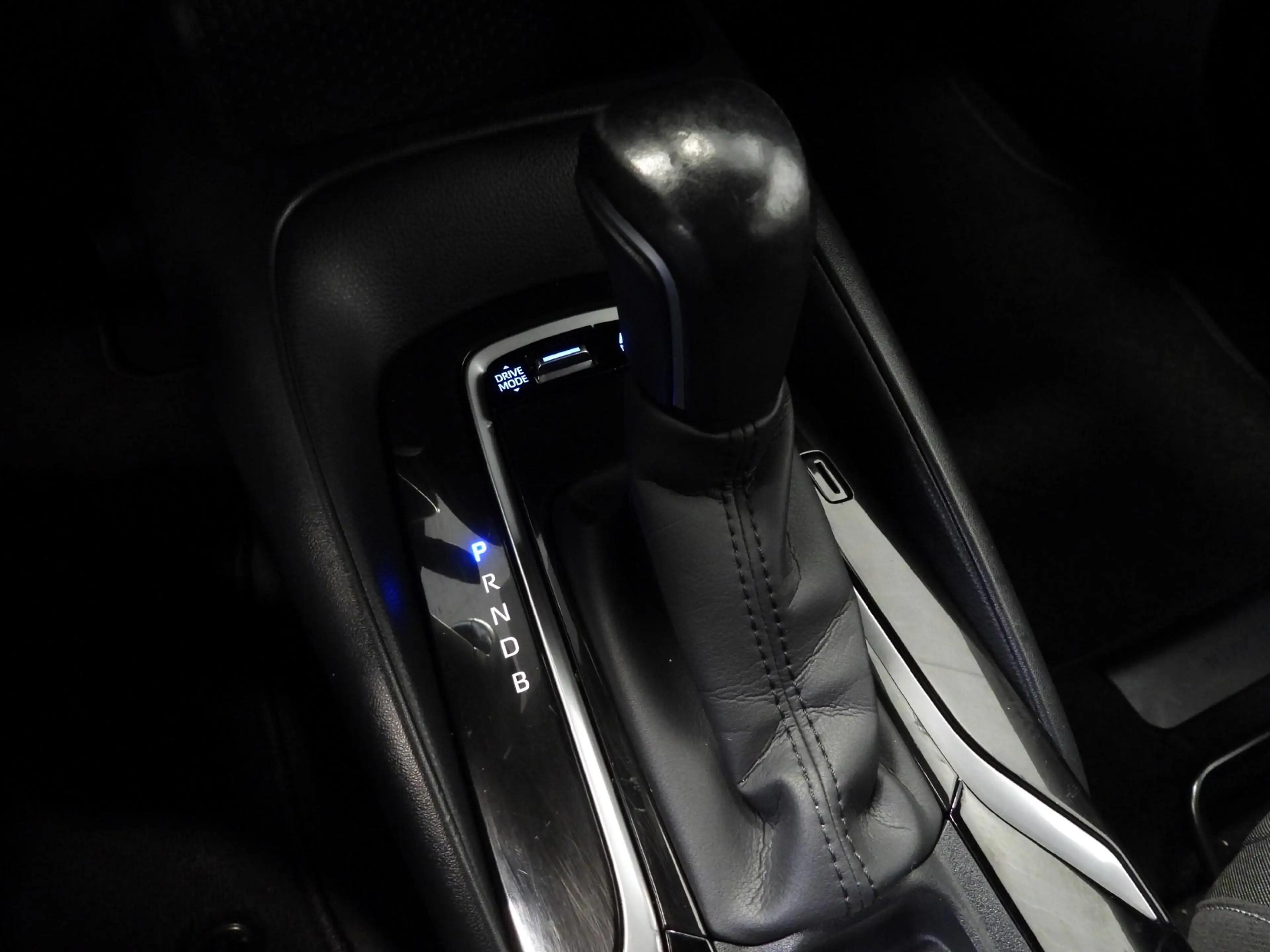 Toyota Corolla Touring Sports 1.8 Hybrid Business NAVI-APP/TREKH. — photo 14