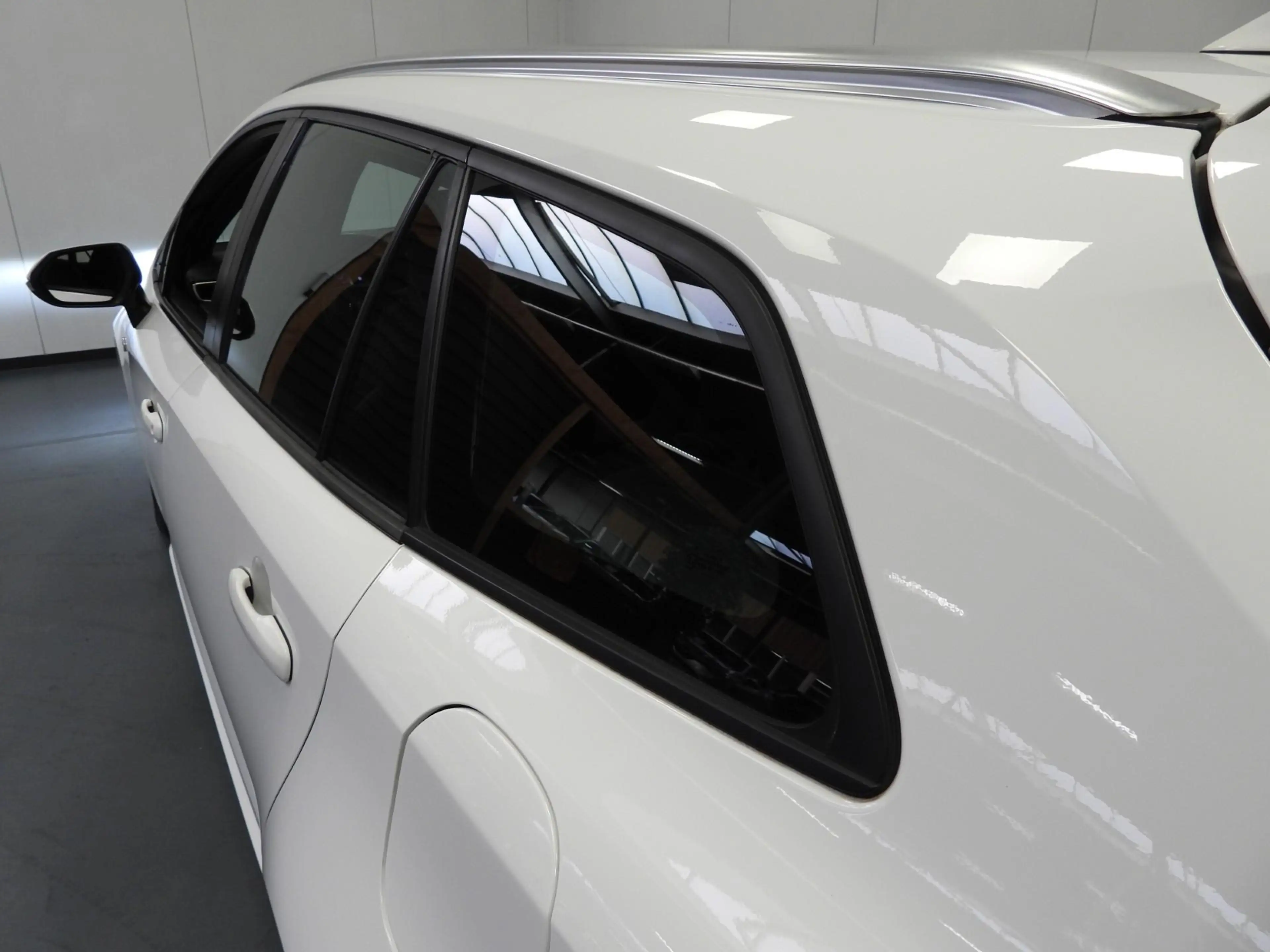 Toyota Corolla Touring Sports 1.8 Hybrid Business NAVI-APP/TREKH. — photo 28