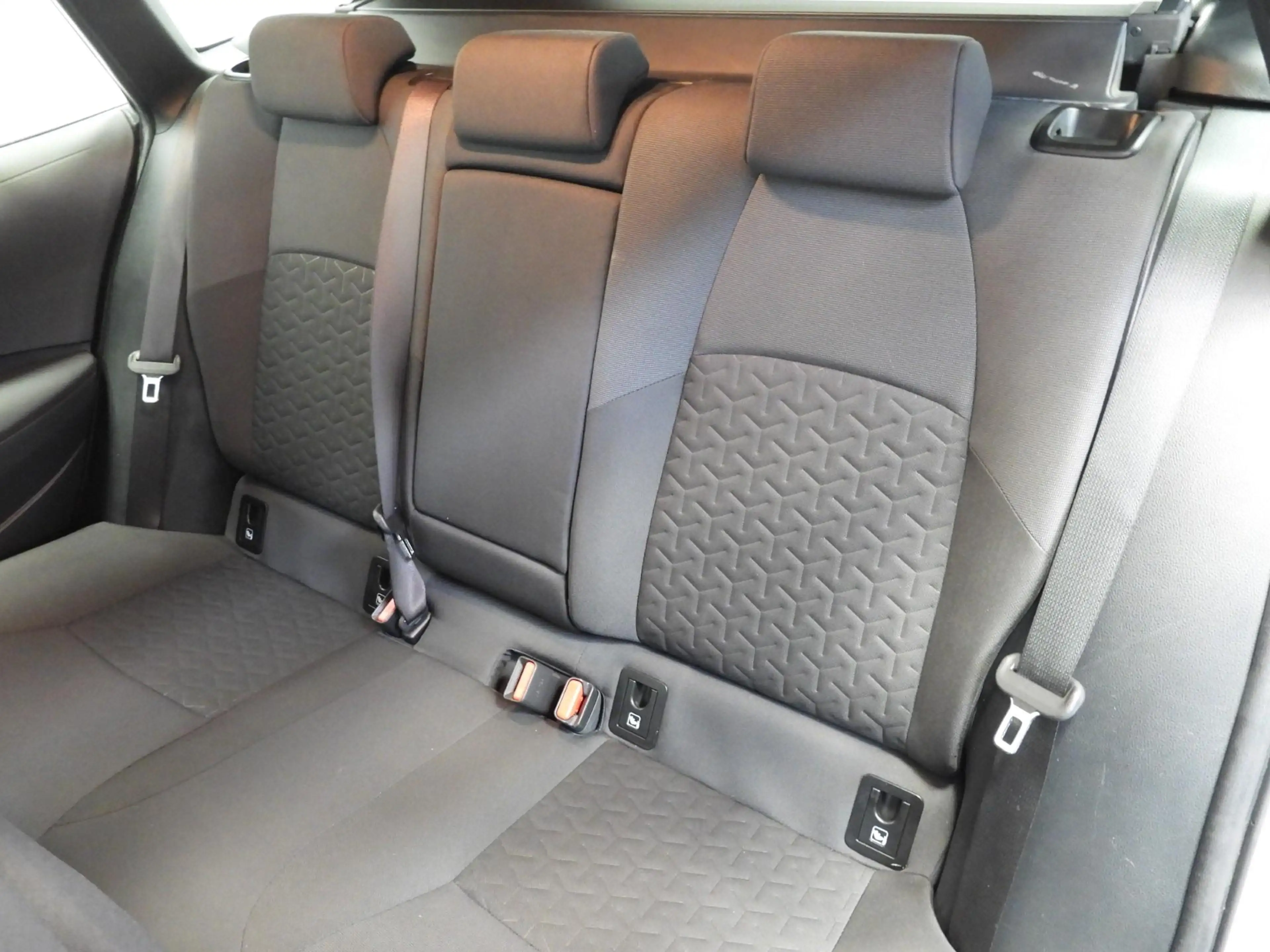 Toyota Corolla Touring Sports 1.8 Hybrid Business NAVI-APP/TREKH. — photo 23