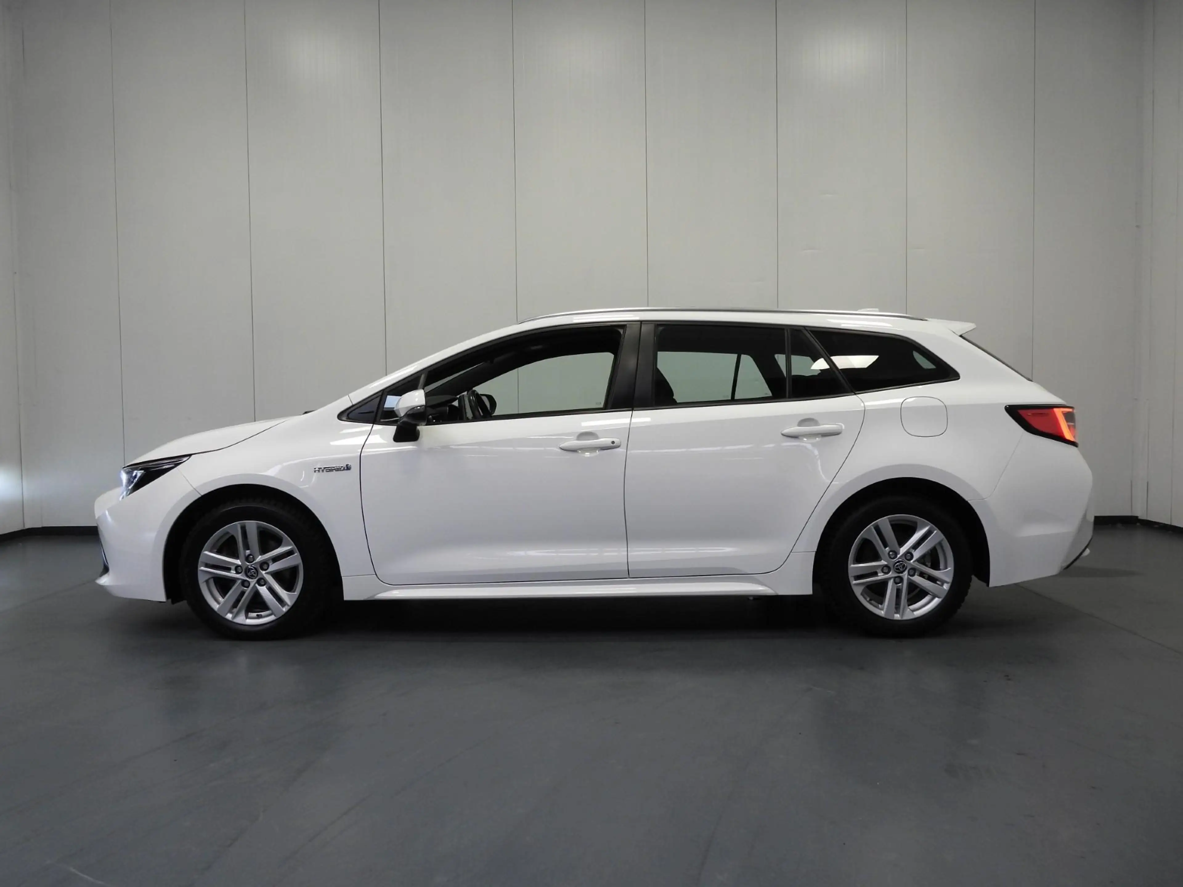 Toyota Corolla Touring Sports 1.8 Hybrid Business NAVI-APP/TREKH. — photo 2