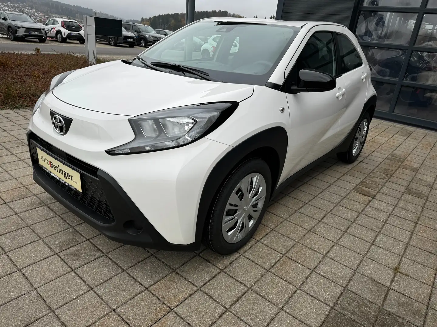 Toyota Aygo X Business Edition Blanc - 1