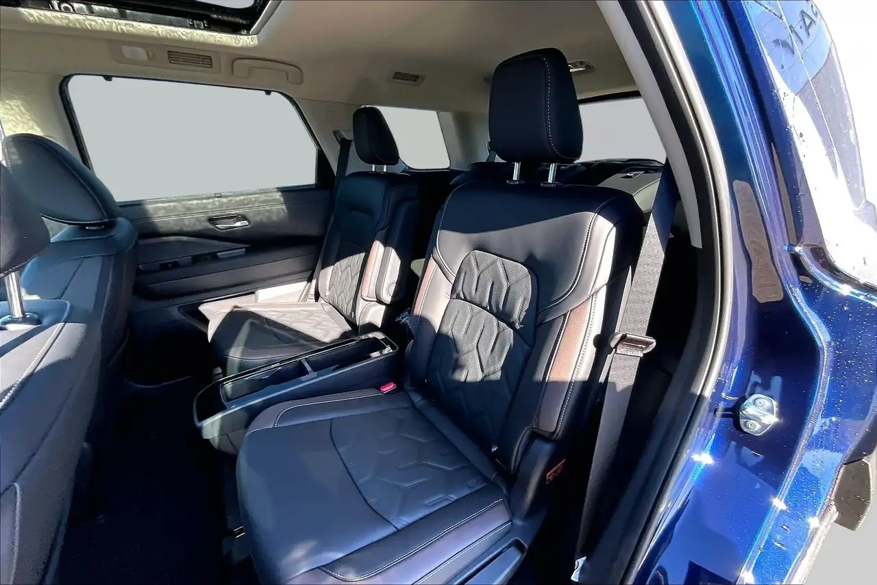Nissan Pathfinder снимка Nissan Pathfinder