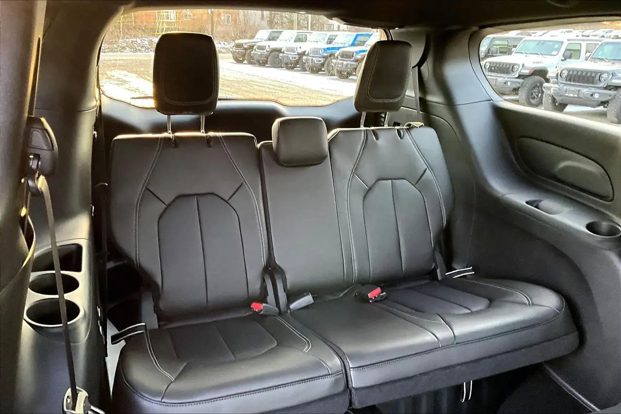 Chrysler Grand Caravan снимка Chrysler Grand Caravan