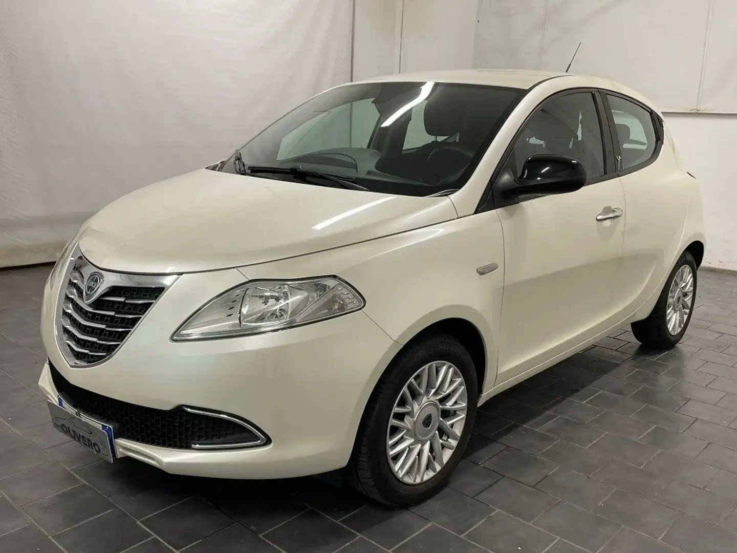 Lancia Ypsilon 1.2 69 CV 5 porte Gold-EURO6-5POSTI Bianco - 2