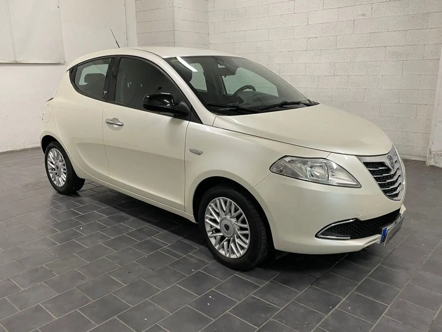 Lancia Ypsilon 1.2 69 CV 5 porte Gold-EURO6-5POSTI Bianco - 1