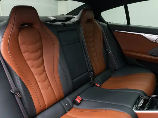 BMW 8 Series view 29