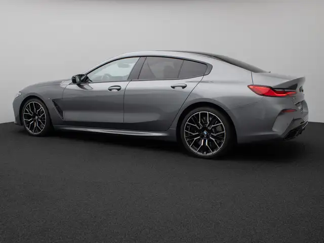 BMW 8 Series view 10