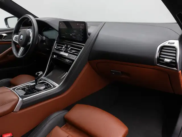 BMW 8 Series view 23