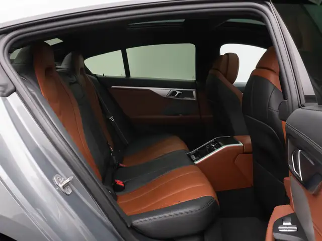 BMW 8 Series view 26