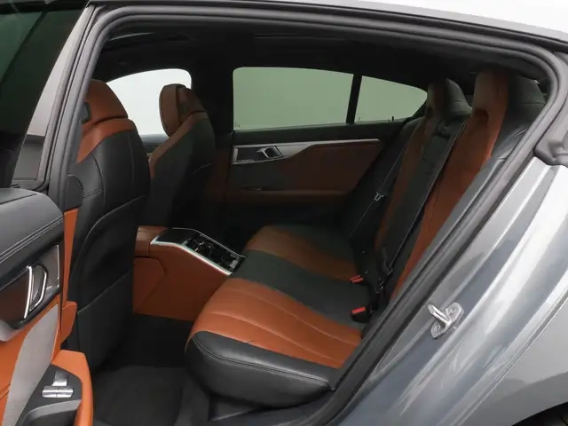 BMW 8 Series view 25