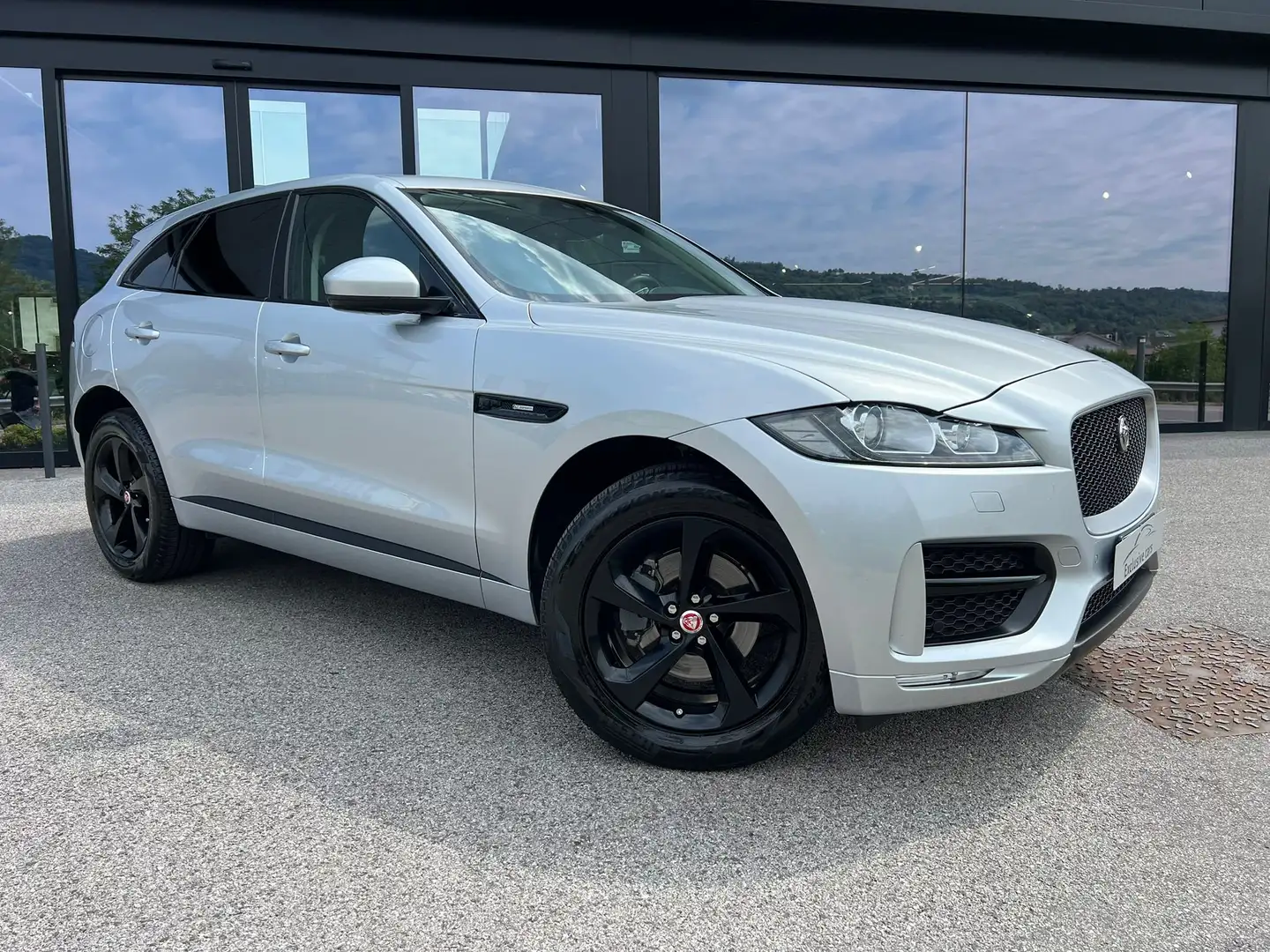 Jaguar F-Pace F-Pace 2.0d i4 R-Sport awd 180cv auto my19 Argento - 2