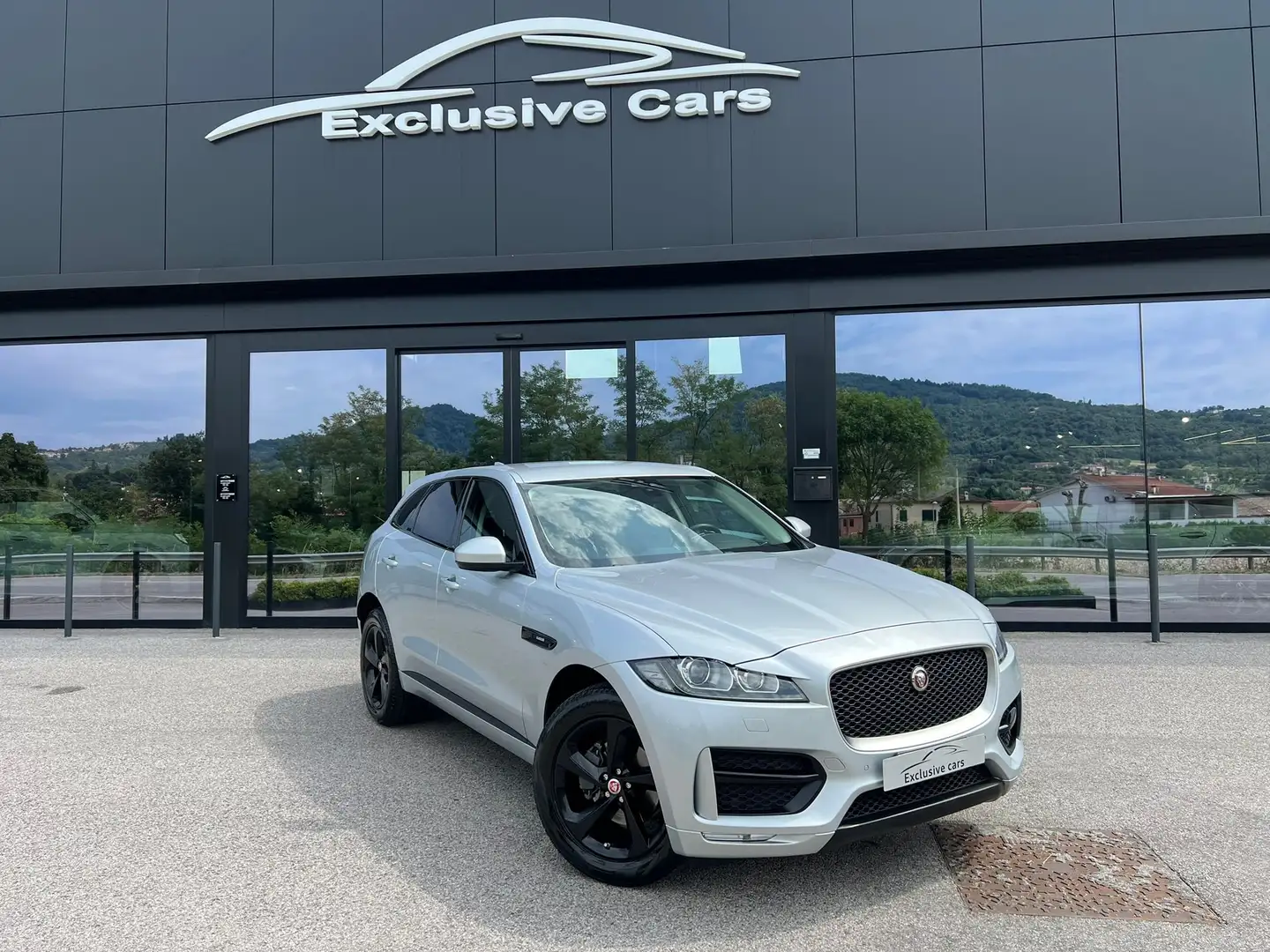 Jaguar F-Pace F-Pace 2.0d i4 R-Sport awd 180cv auto my19 Argento - 1
