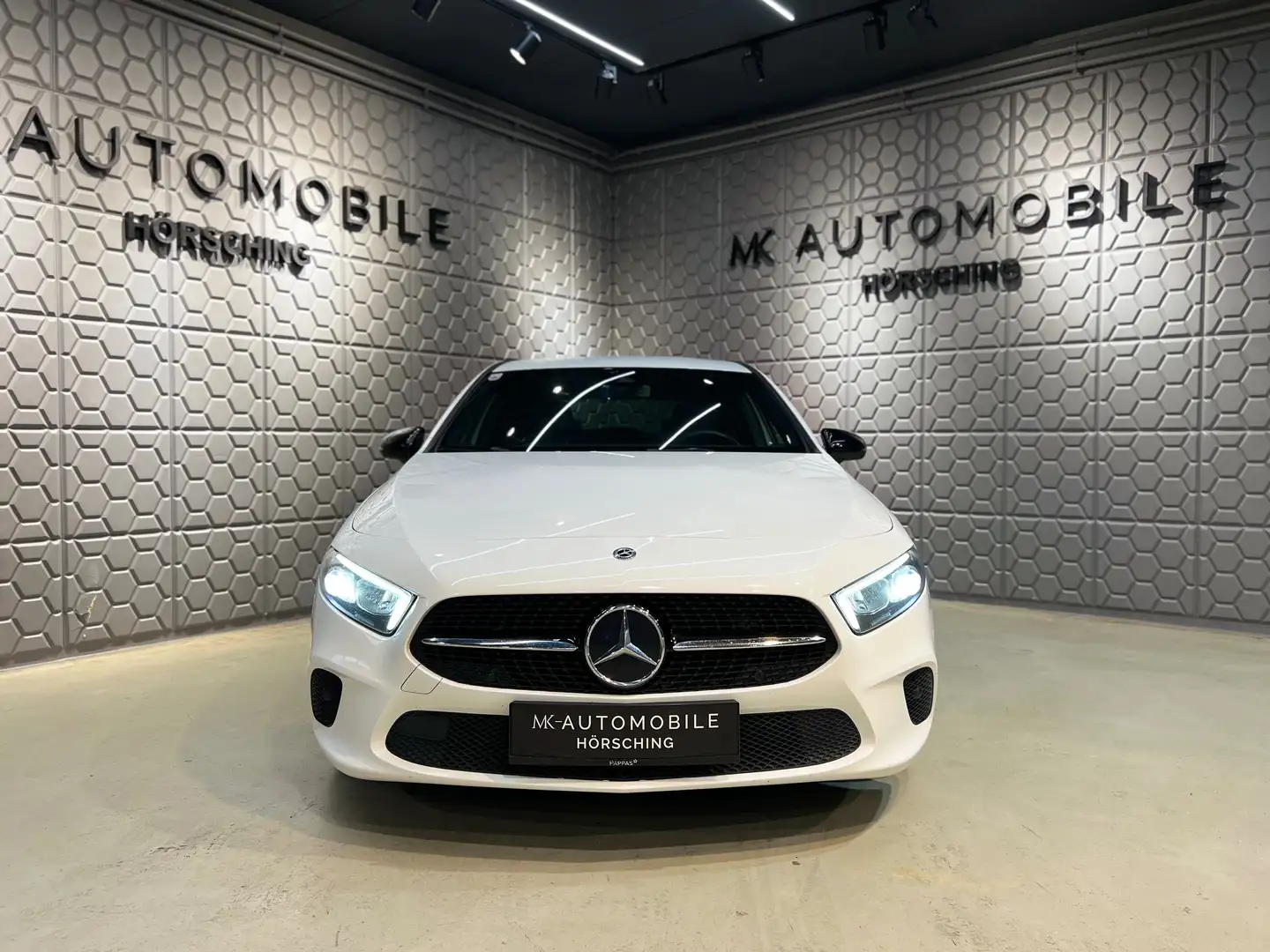 Mercedes-Benz A 180 d *RFK*SITZHEIZUNG*BREMSASSISTENT*TEMPOMAT*LEDER* Blanc - 2