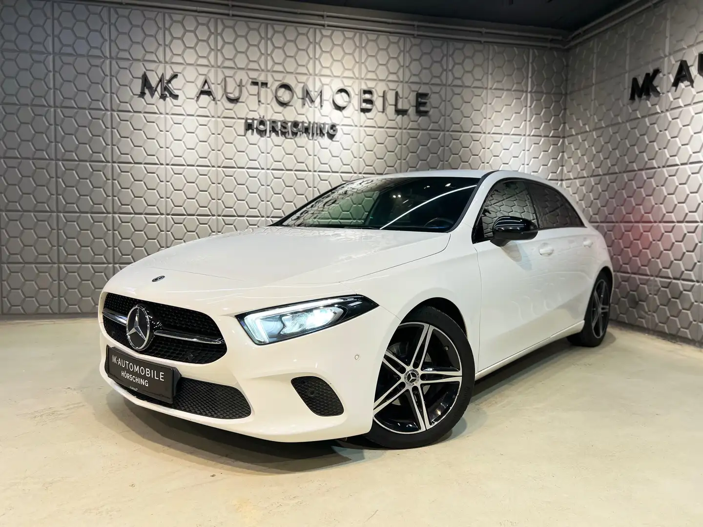 Mercedes-Benz A 180 d *RFK*SITZHEIZUNG*BREMSASSISTENT*TEMPOMAT*LEDER* Blanc - 1