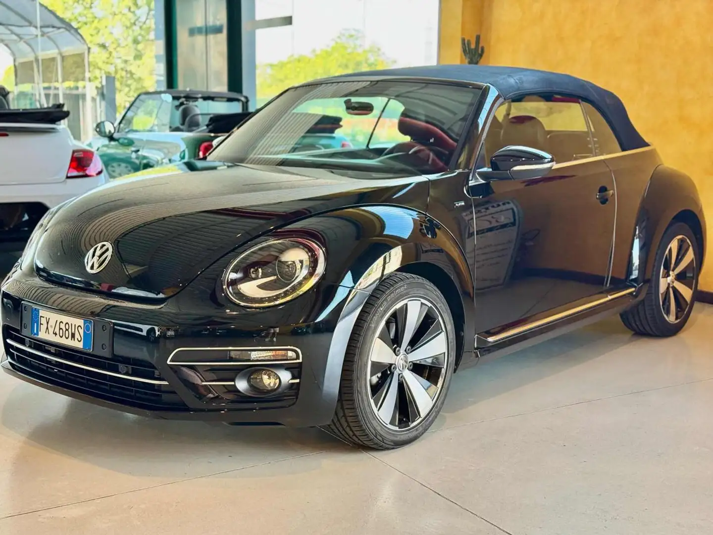 Volkswagen Maggiolino Cabrio 1.2 TSI Allstar #cerchi18#retrocamera Černá - 2