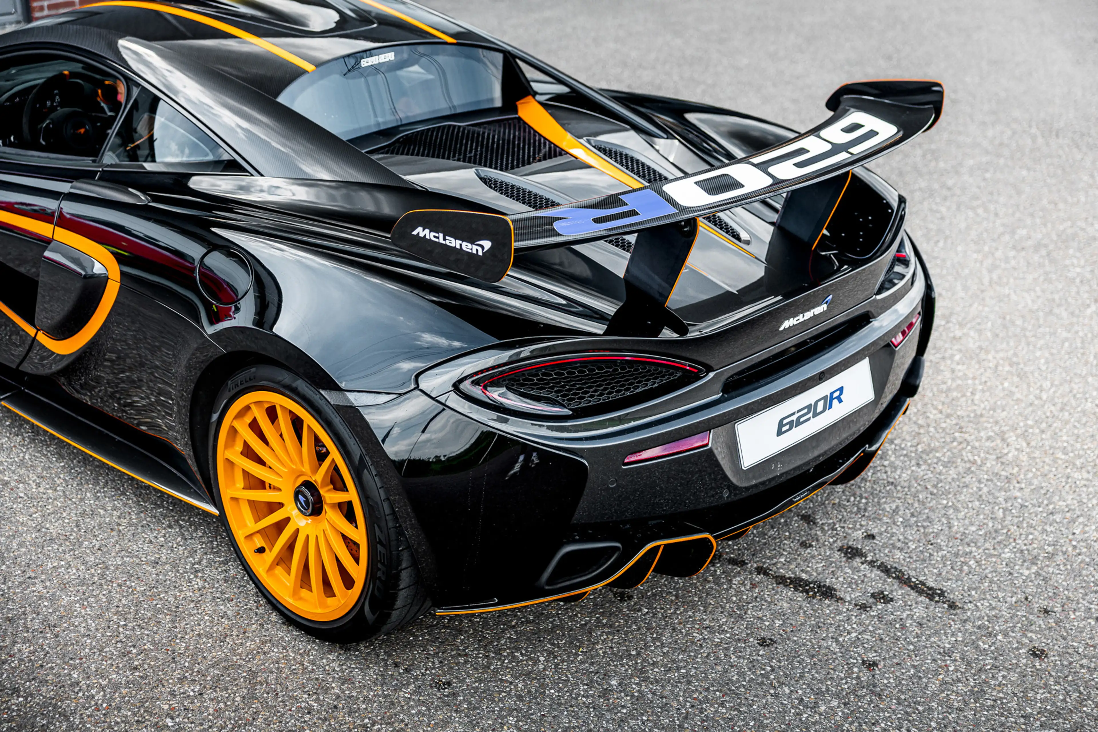 McLaren 620R 3.8 V8 / 1 of 225 / MSO R Pack / Bowers & Wilkins — photo 39