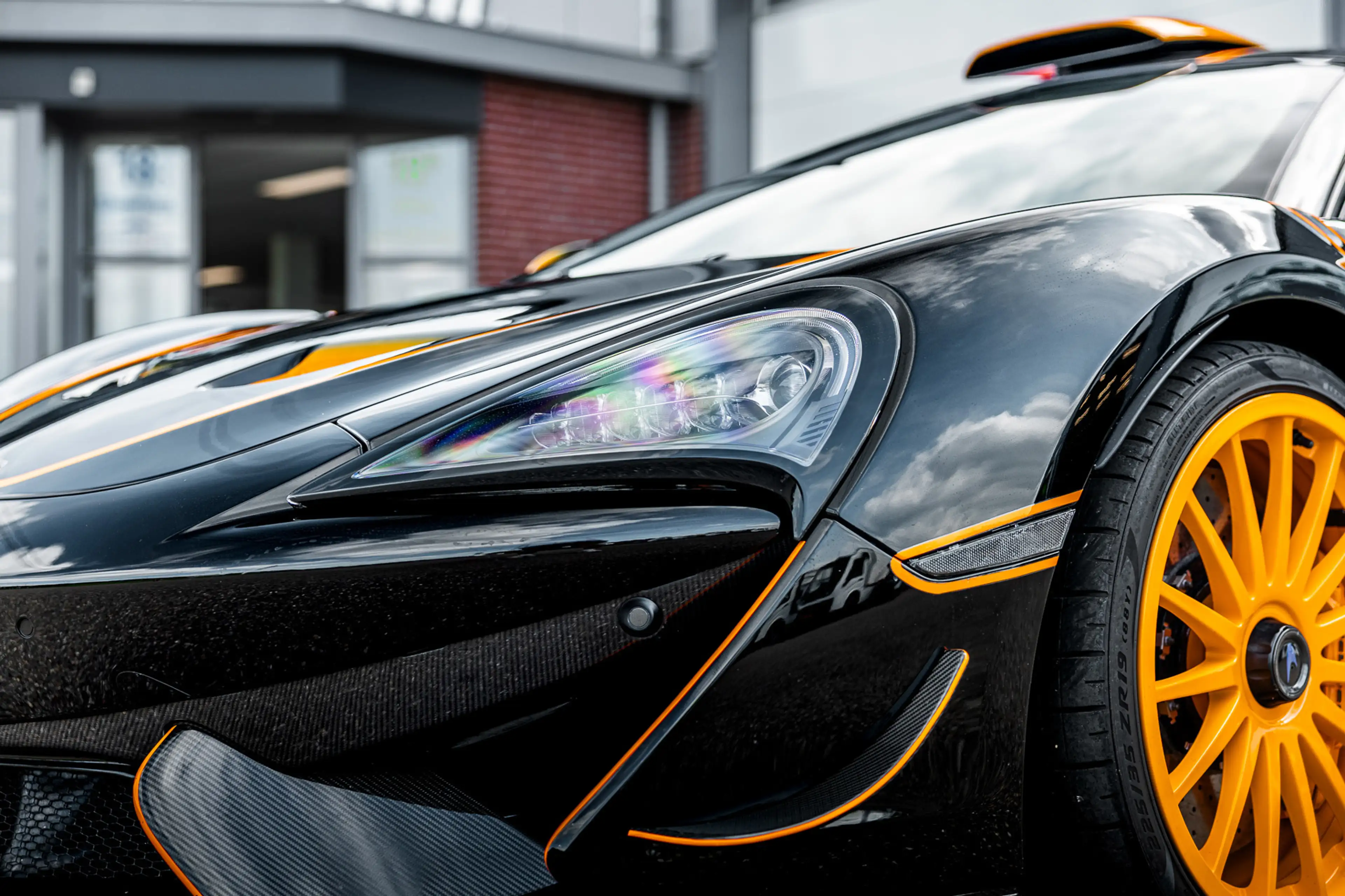 McLaren 620R 3.8 V8 / 1 of 225 / MSO R Pack / Bowers & Wilkins — photo 17