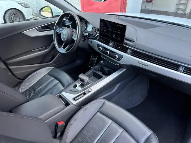 Audi A4 view 7