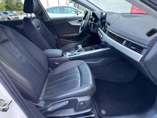Audi A4 view 11