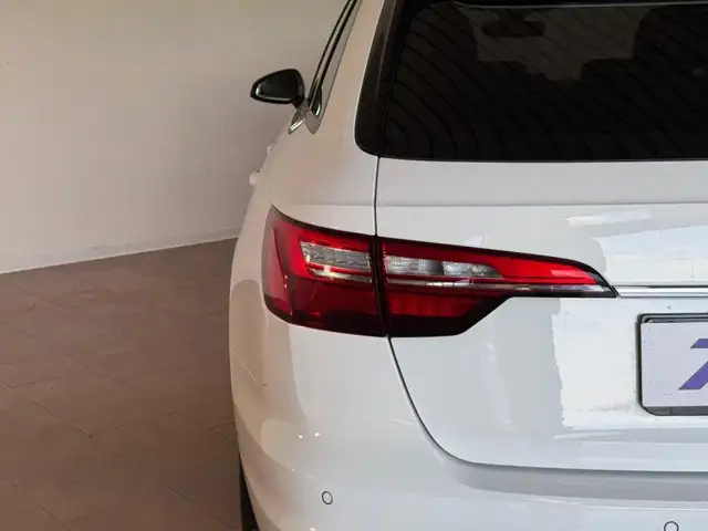 Audi A4 view 14