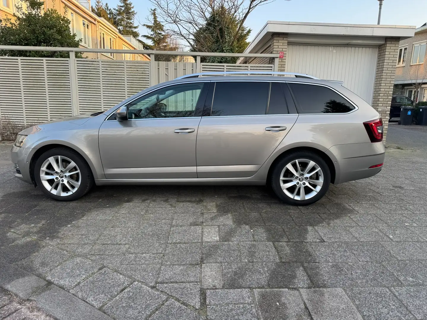 Skoda Octavia Octavia 1.0 TSI Grt St. Bns VIRTUAL C+GROOT BEELD Grijs - 2