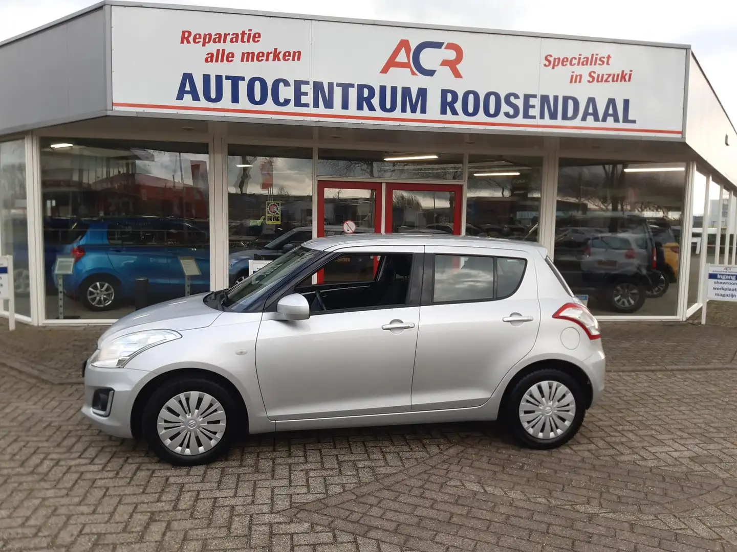 Suzuki Swift 1.2 COMORT 5DRS Gris - 2