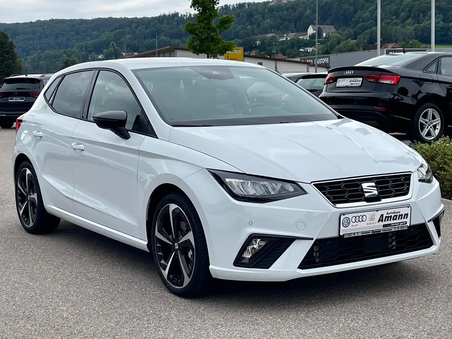 SEAT Ibiza FR 1.5 TSI DSG *Navi*Kamera* Weiß - 1
