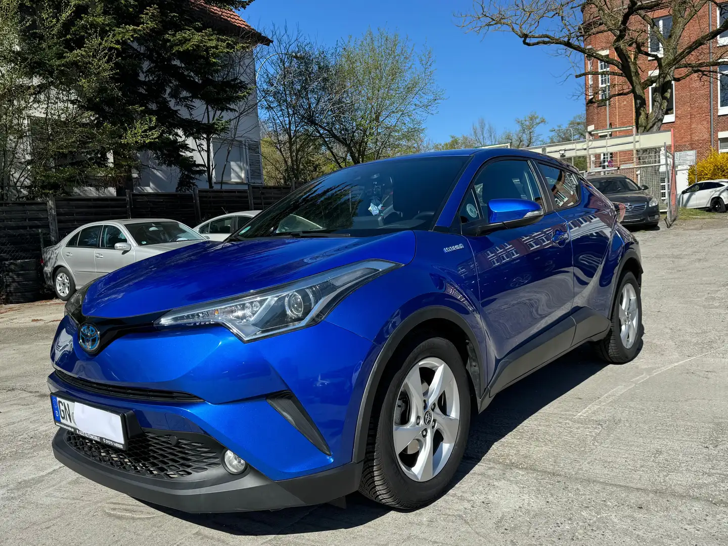 Toyota C-HR 1.8 Hybrid Club Automatik*LMF*SitzHeizung* Blau - 2
