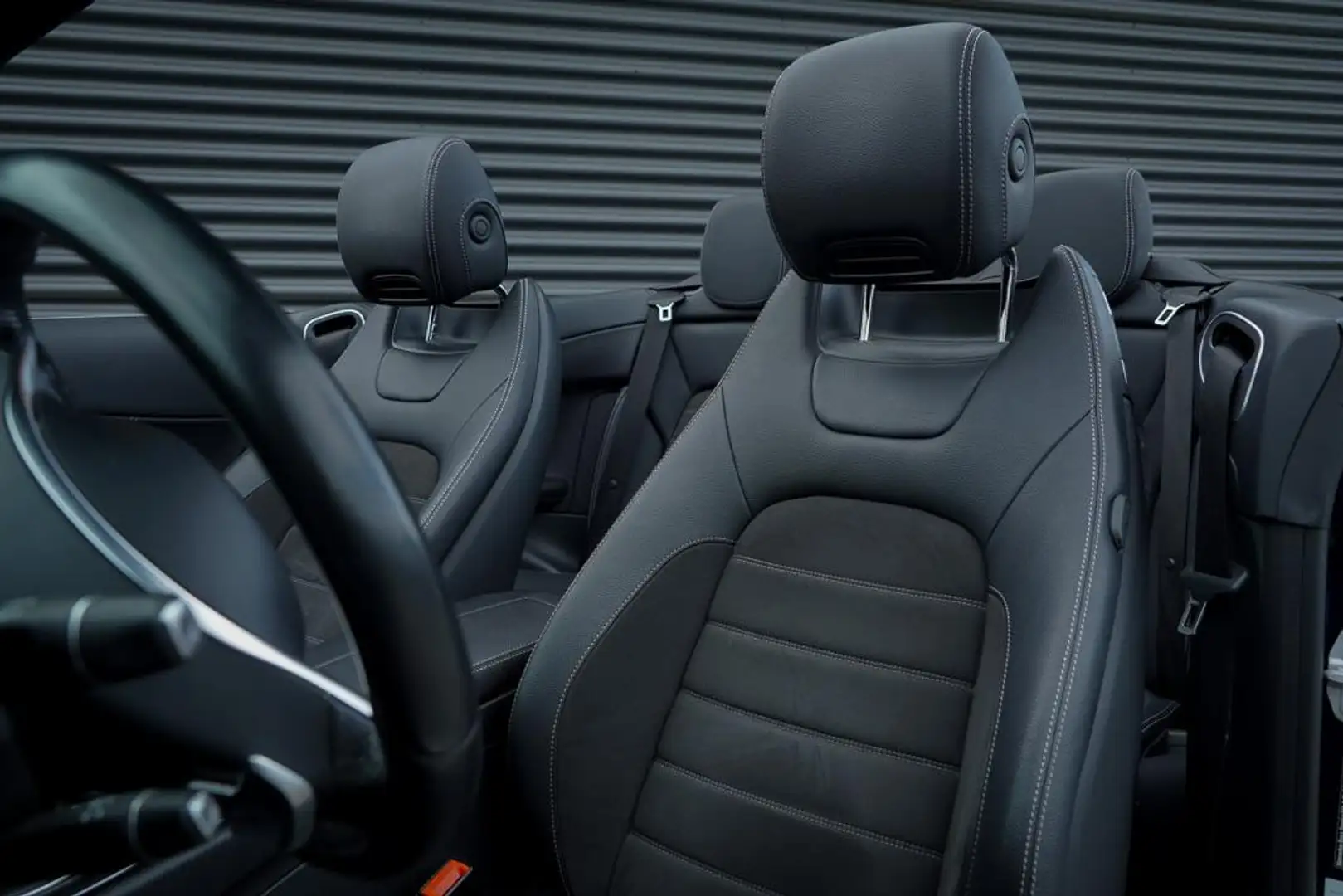 Mercedes-Benz C 250 Cabrio Premium / AMG / Airscarf Blauw - 2