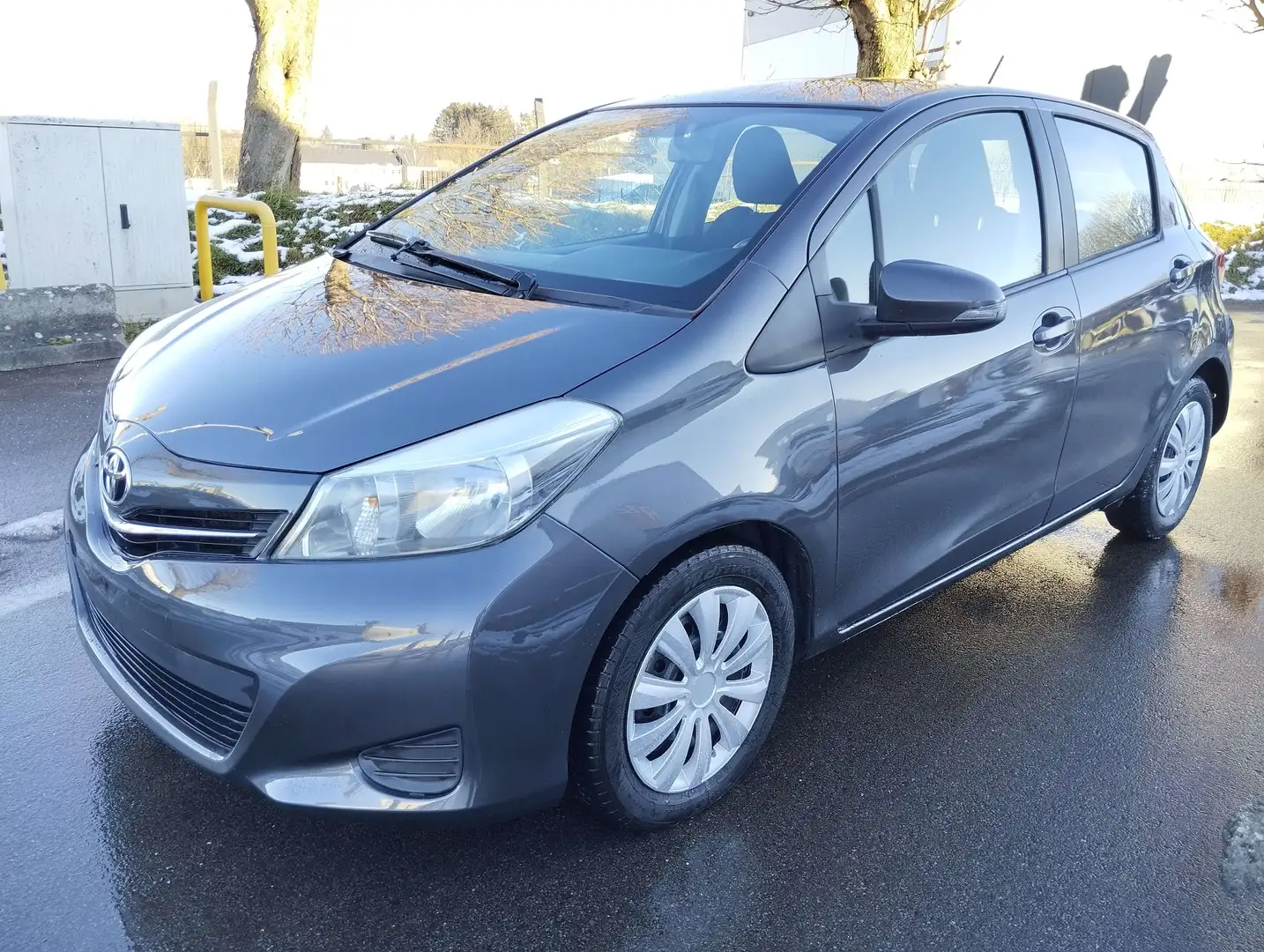 Toyota Yaris 1.4 D-4D Comfort 5p airco Navi Grigio - 1