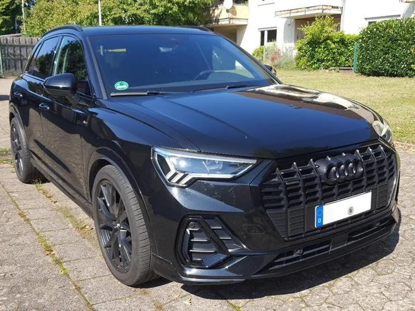 Audi Q3 40TFSI Quattro S line 190PS Mythosschwarz Metallic Schwarz - 1
