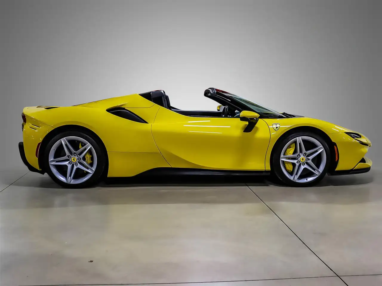 Ferrari SF90 Spider снимка Ferrari SF90 Spider