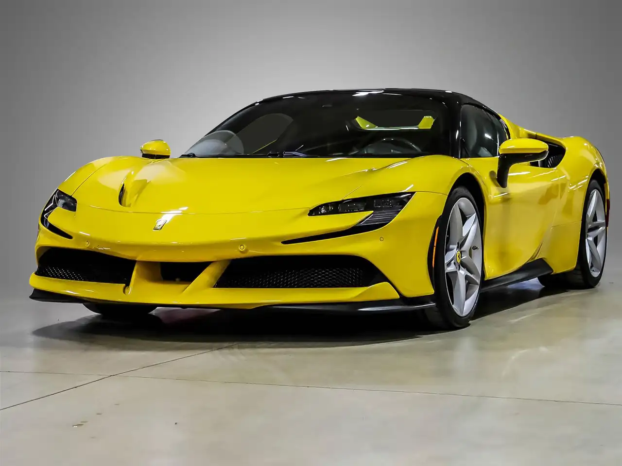 Ferrari SF90 Spider снимка Ferrari SF90 Spider