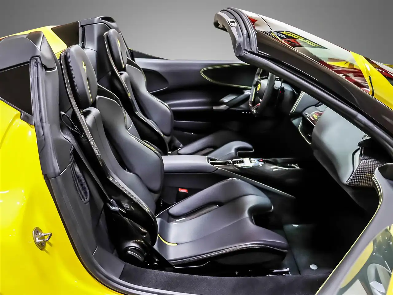 Ferrari SF90 Spider снимка Ferrari SF90 Spider