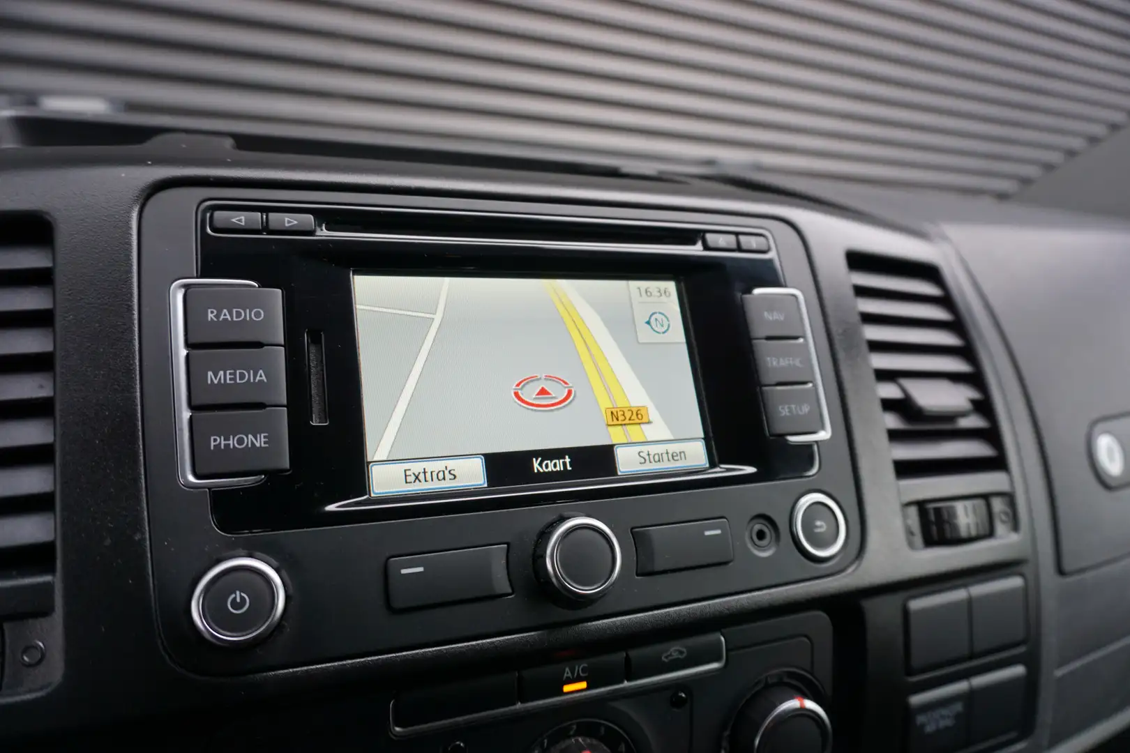 Volkswagen T5 Transporter 140PK Automaat L2 Navi Trekhaak Cruise control Air Noir - 2