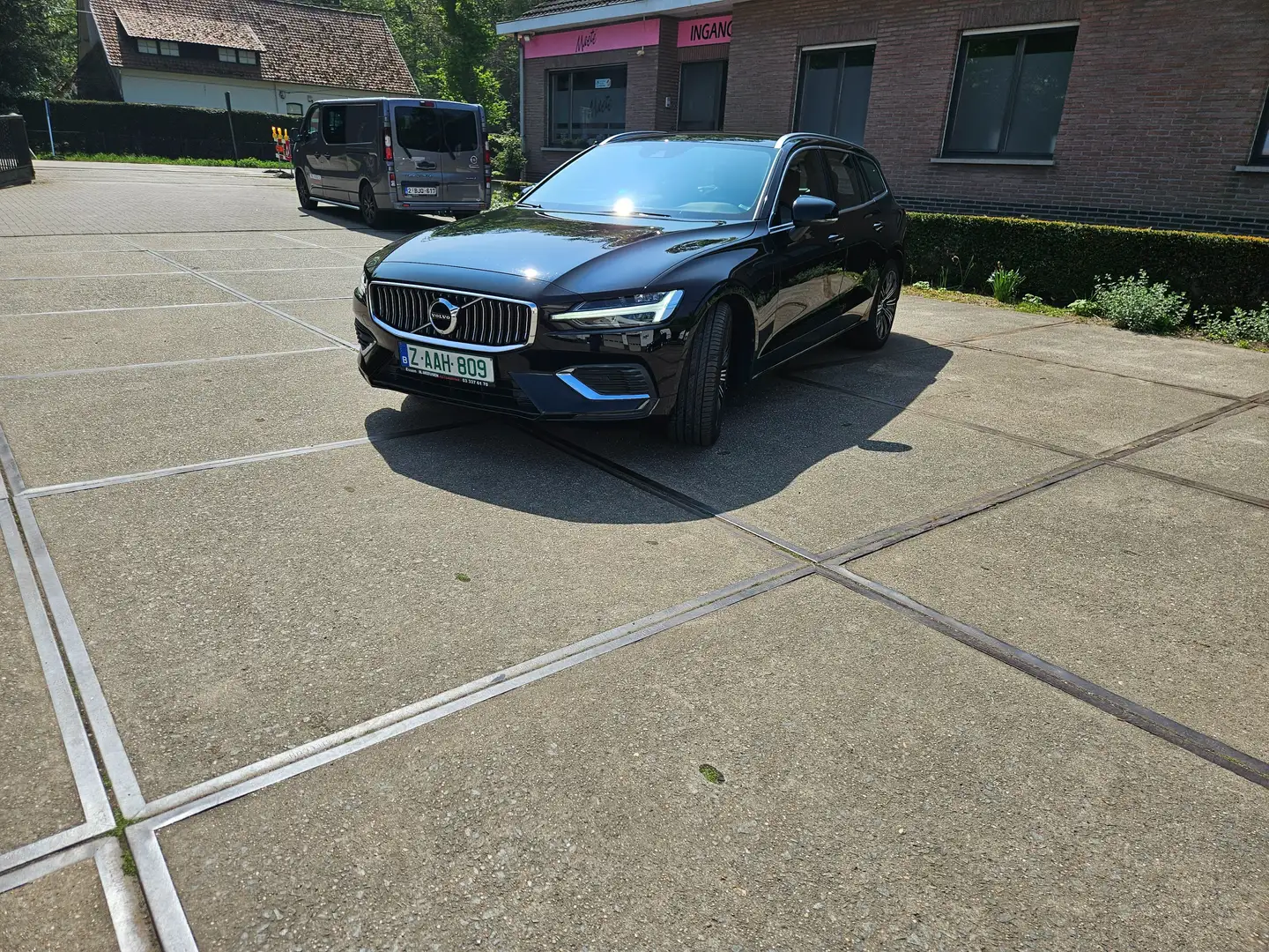 Volvo V60 2.0 T6 AWD PHEV Inscription Expression Zwart - 2