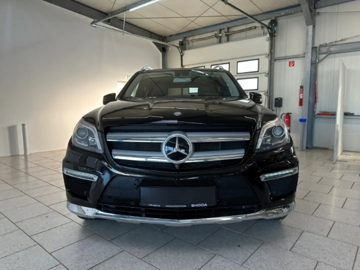 Mercedes-Benz GL 500 BE 4Matic AMG Paket 7-Sitzer Pano DISTRONIC Fekete - 2