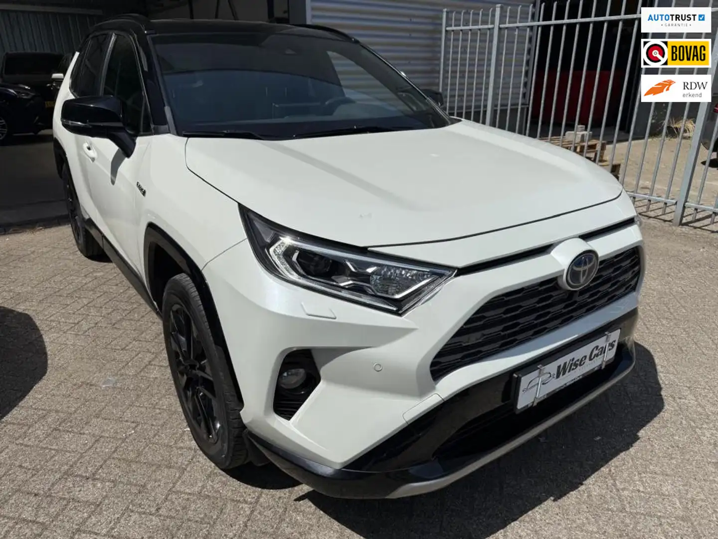 Toyota RAV 4 2.5 Hybrid Bi-Tone 1 Jaar Fabrieksgarantie Wit - 1