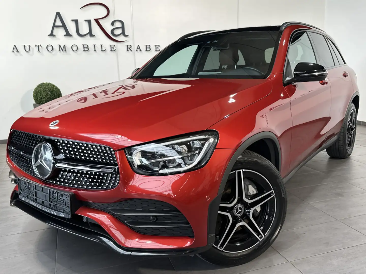 Mercedes-Benz GLC 300 4M AMG-Line NAV+LED+AHK+KAMERA+PANO+DAB Red - 1